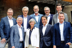 Group photo of nine people, the VDMA Plastics and Rubber Machinery Executive Board; Copyright: VDMA/Photo by Anna McMaster